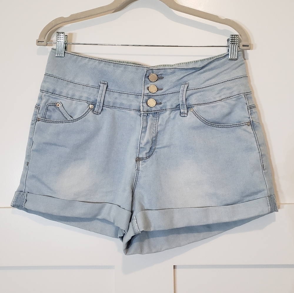 YMI WannaBettaButt? Hi Rise Stretch Lightwash Shorts Size 9 Juniors